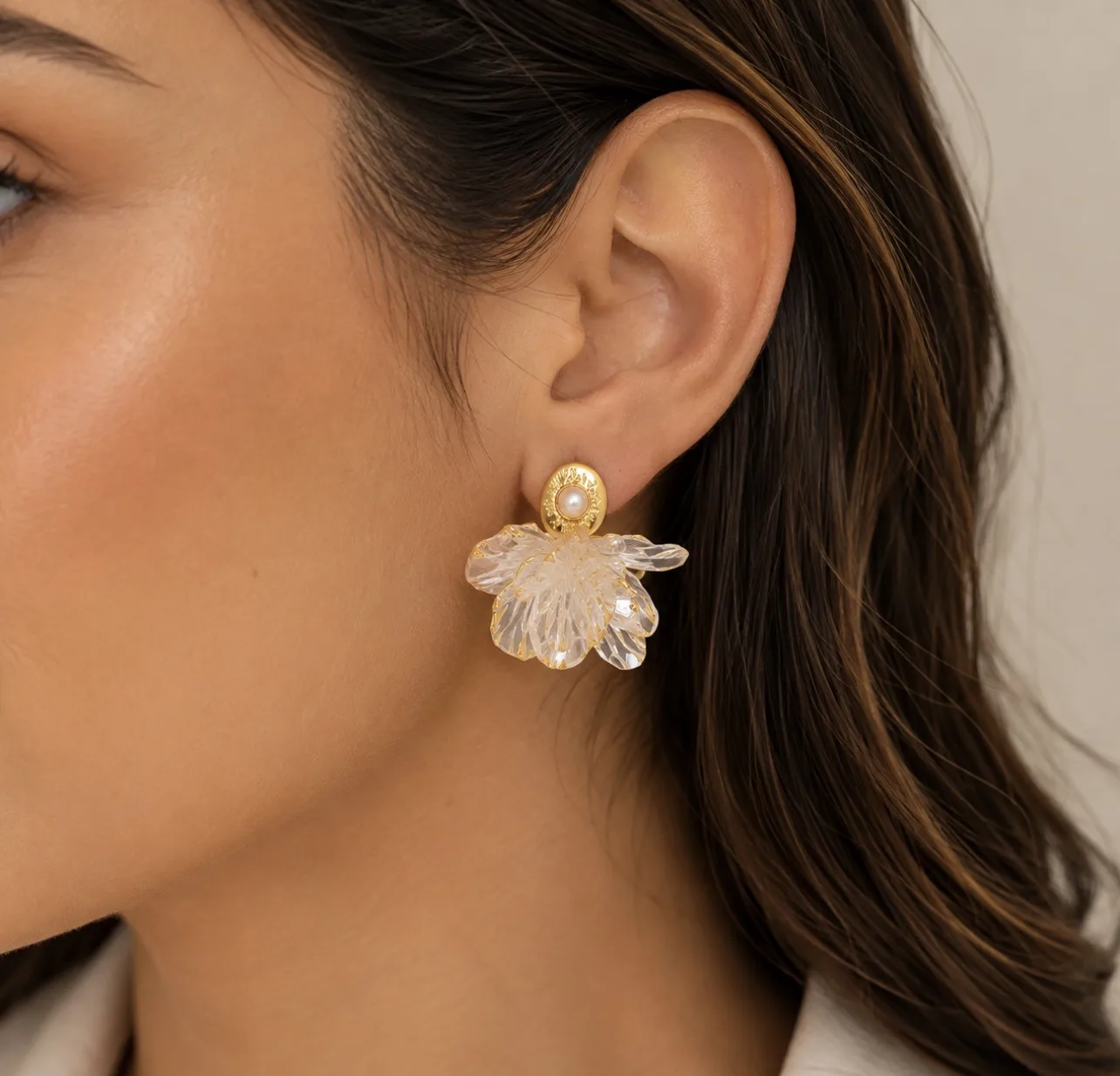 Brinco Flor Pérola Dourada — foto 2
