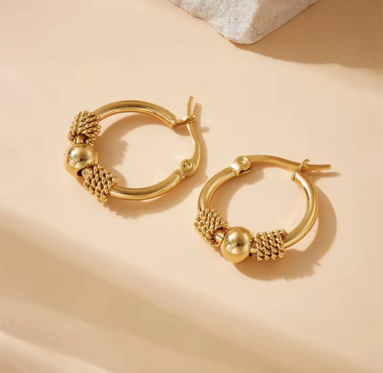 Brinco Argola Nó Dourado — foto 3