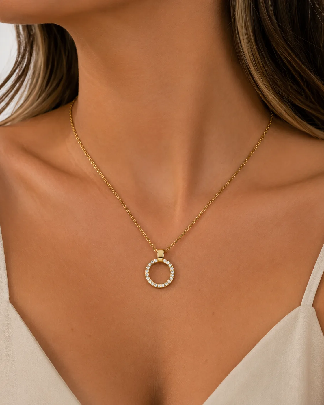 Colar Círculo Cravejado em Aço Inoxidável Dourado — foto 2