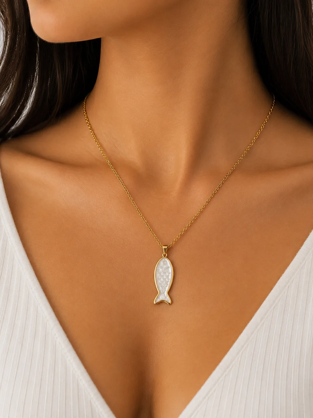 Colar Peixe Madre Pérola em Aço Inoxidável Dourado — foto 3