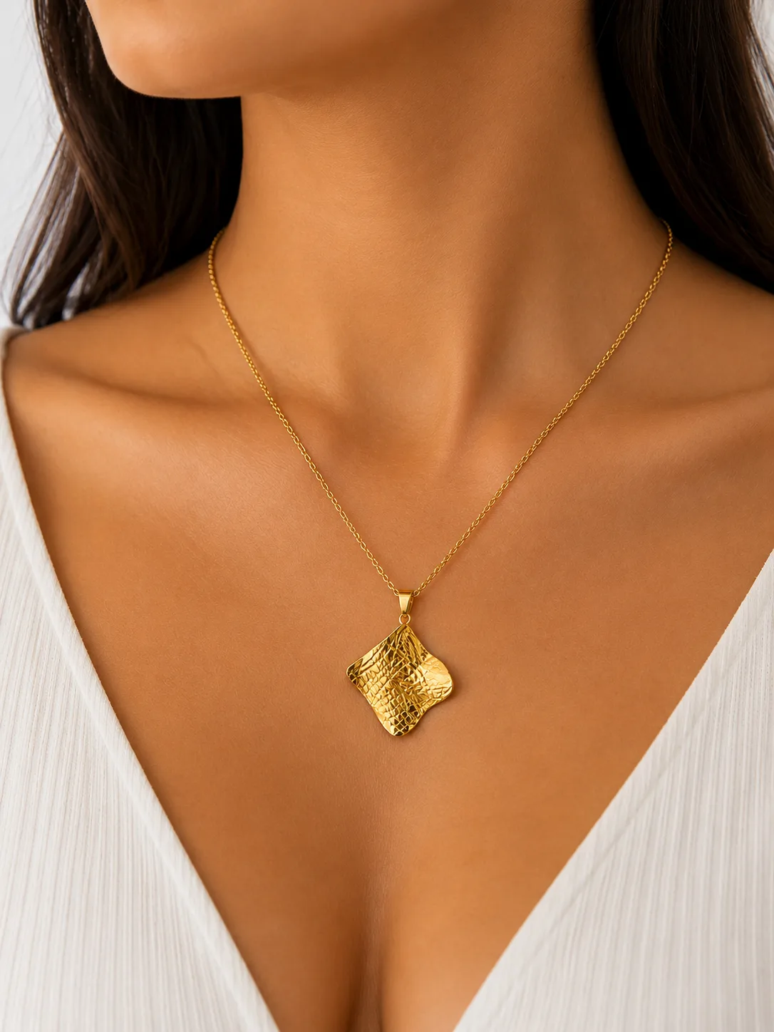 Colar Elegance Texturizado em Aço Inoxidável Dourado — foto 2